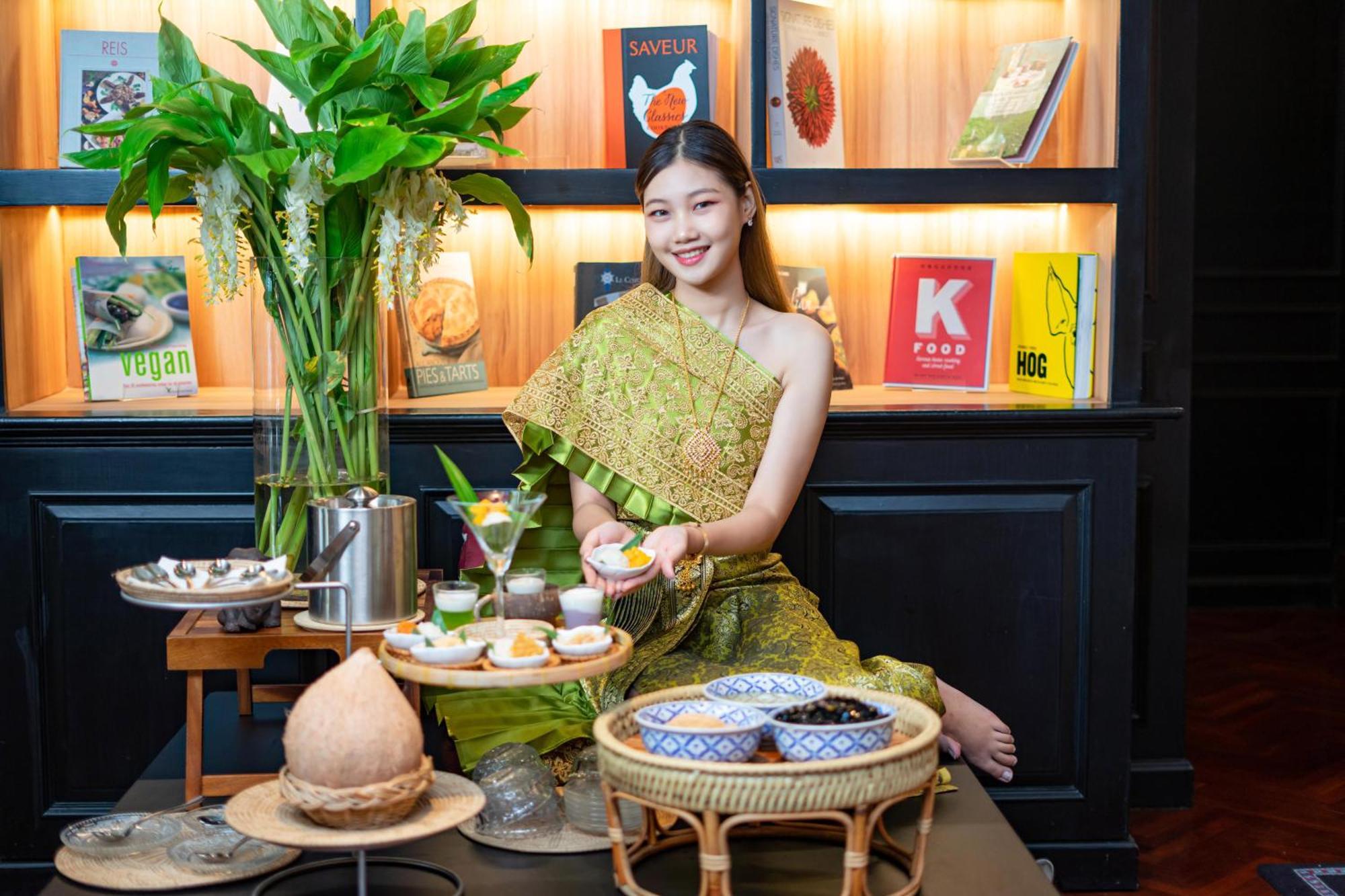 Akara Hotel Бангкок Экстерьер фото Thai cuisine