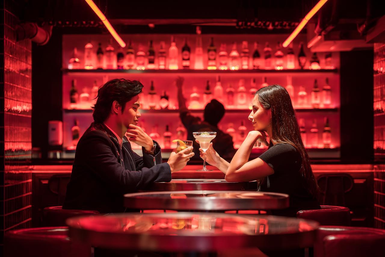 Akara Hotel Бангкок Экстерьер фото The bar at the Mandarin Oriental, Bangkok