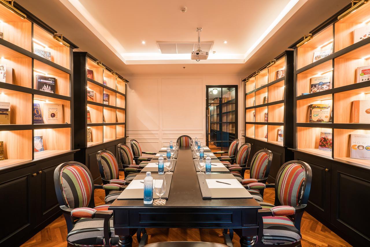 Akara Hotel Бангкок Экстерьер фото Library