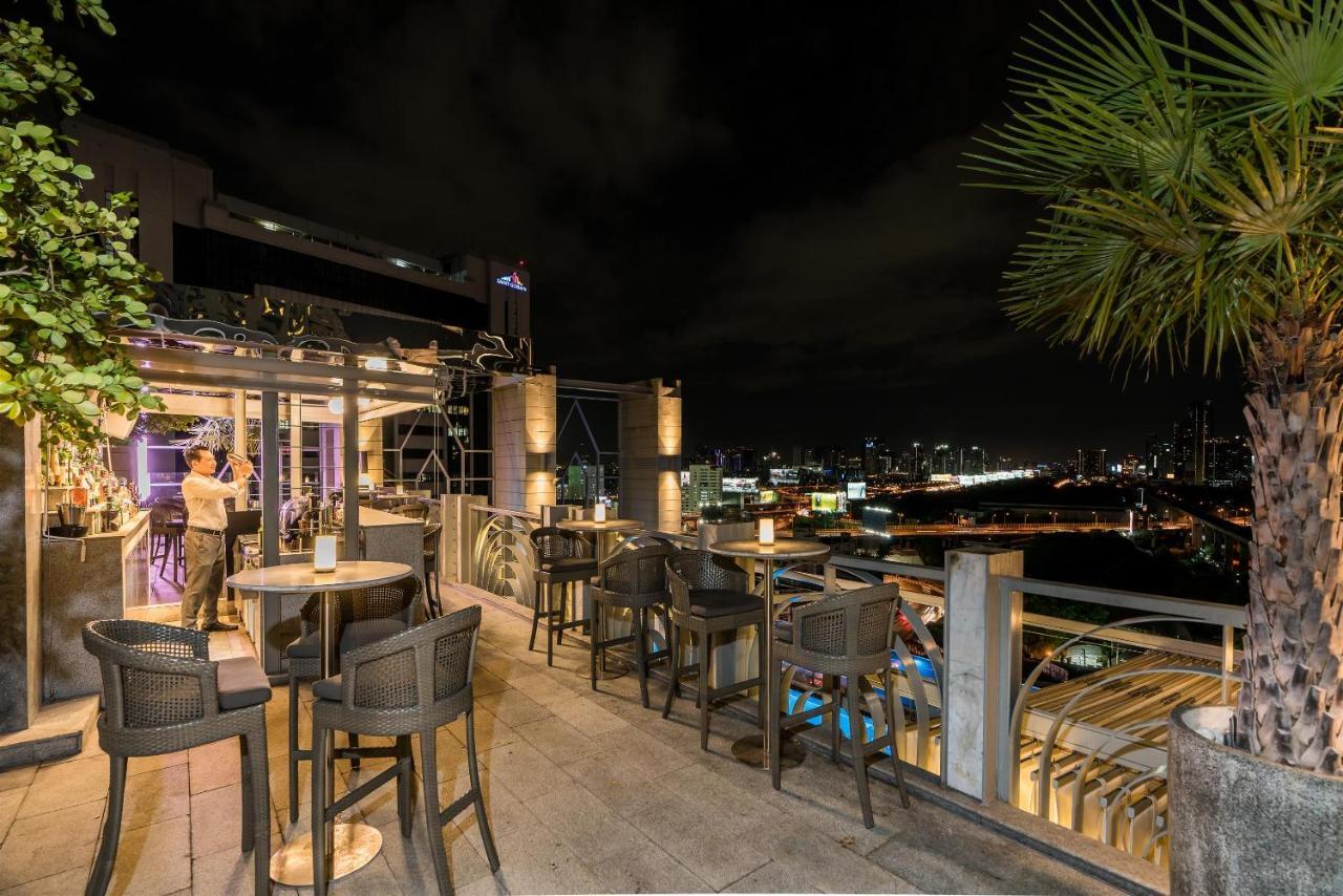 Akara Hotel Бангкок Экстерьер фото Sky Bar