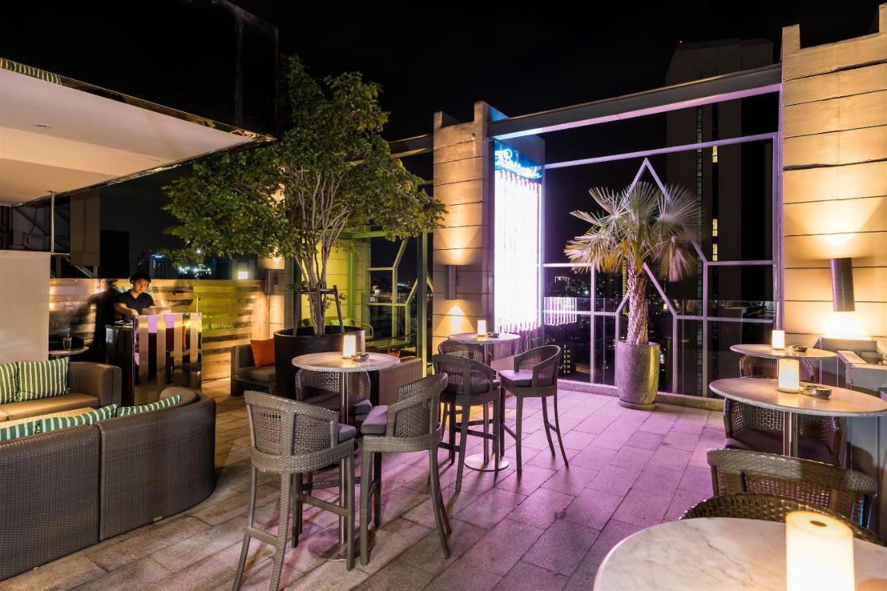 Akara Hotel Бангкок Экстерьер фото The 137 Pillars Hotel rooftop bar