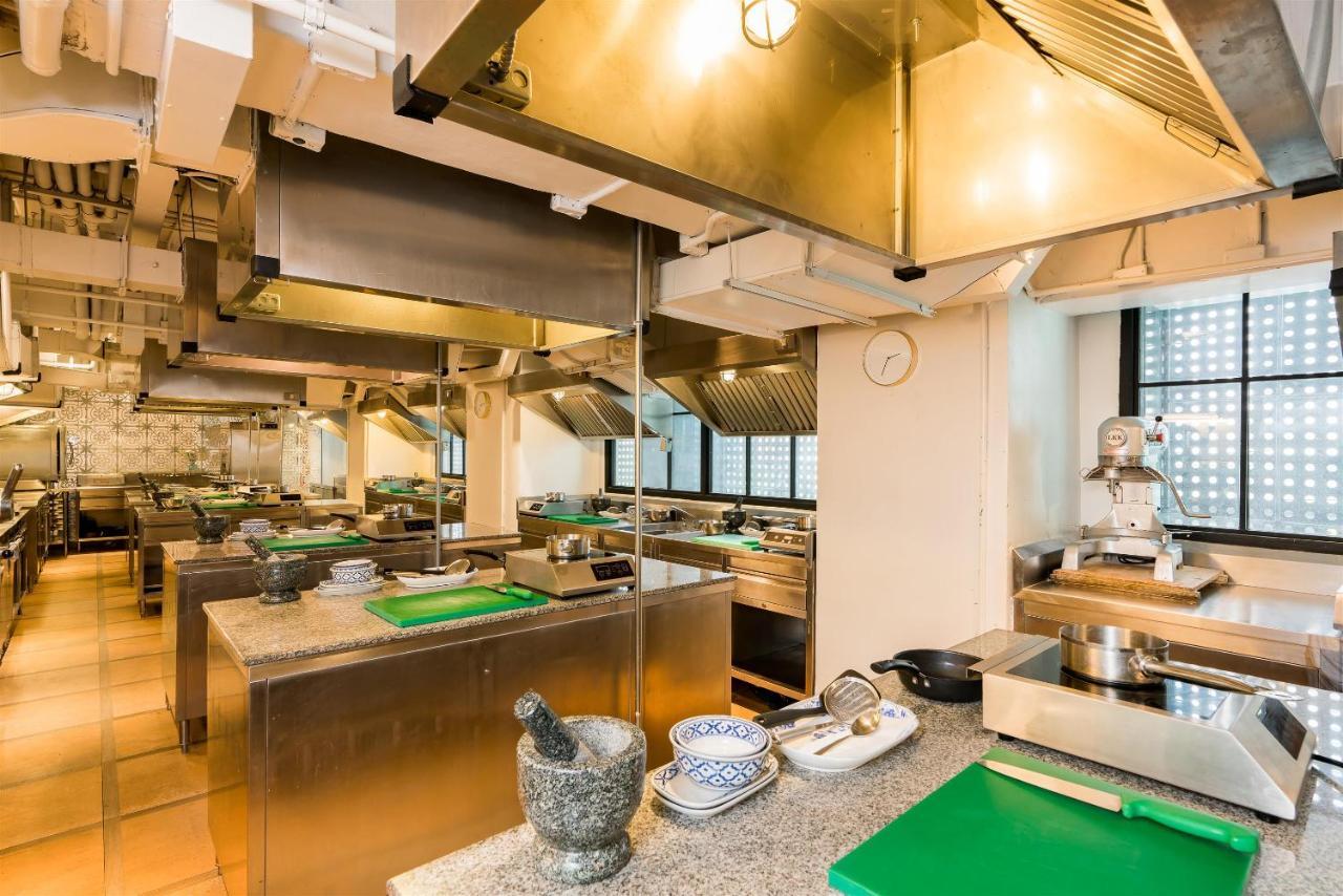 Akara Hotel Бангкок Экстерьер фото A typical commercial kitchen