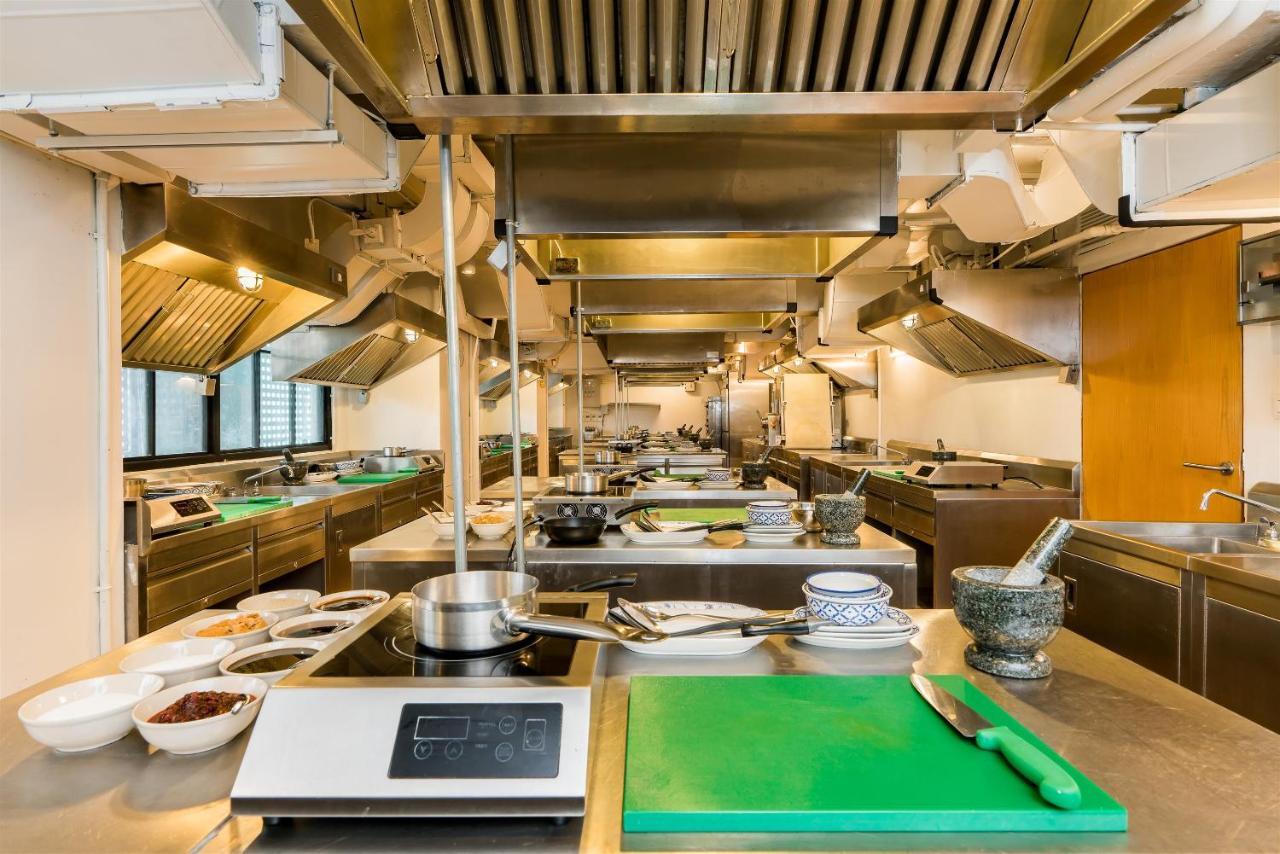 Akara Hotel Бангкок Экстерьер фото A commercial kitchen